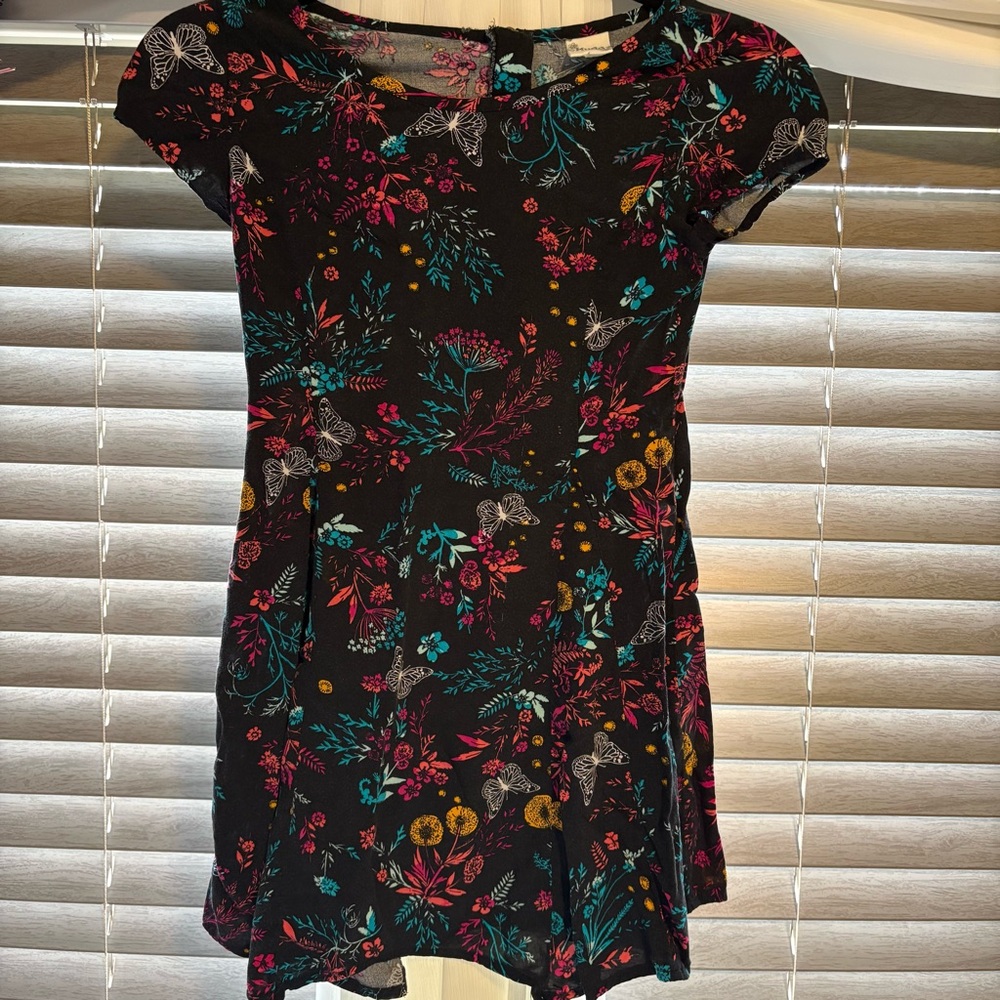 Mudd Girls Floral Butterfly Dress Size 7 with zipper back
